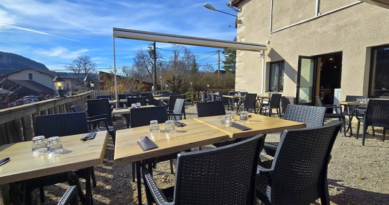 Le restaurant - Le Bistrot Du Saut Girard - restaurant BARESIA-SUR-L'AIN